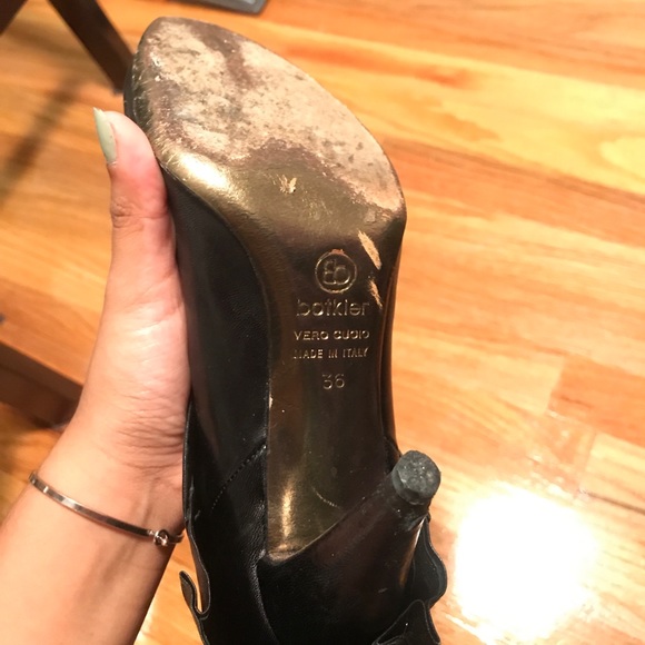 Heeled black leather boots - Picture 3 of 3